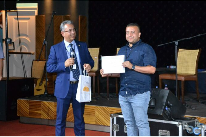 Ihab Alshaer receives the award