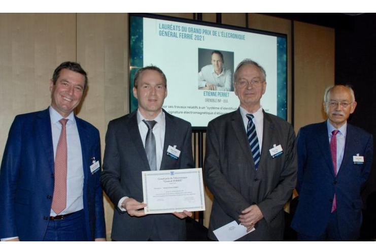 Etienne receives the price