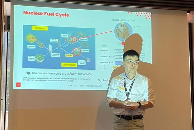 Duc Tri VO during his presentation